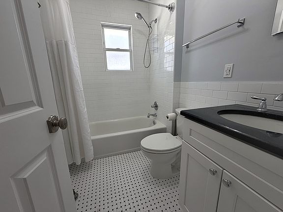 3rd image of 124 Burnside Ave Floor 2