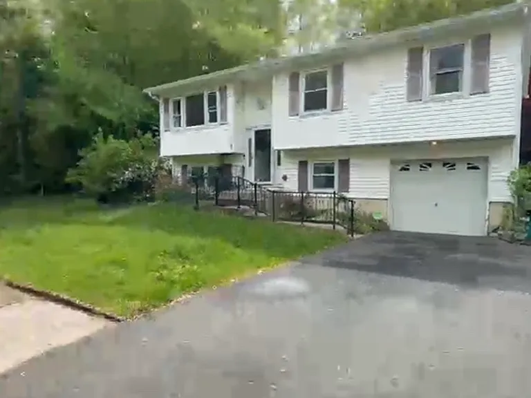 82 Lincoln St — Photo 2