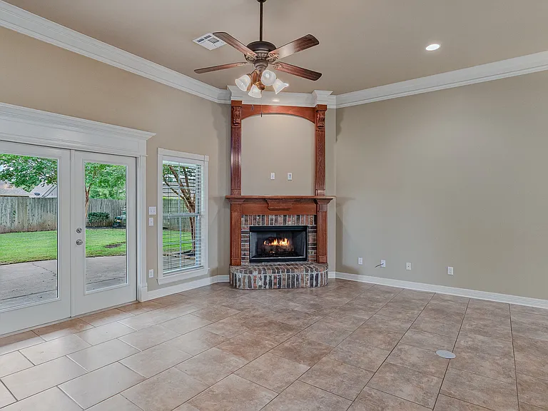 713 Saint Martin Ln — Photo 25