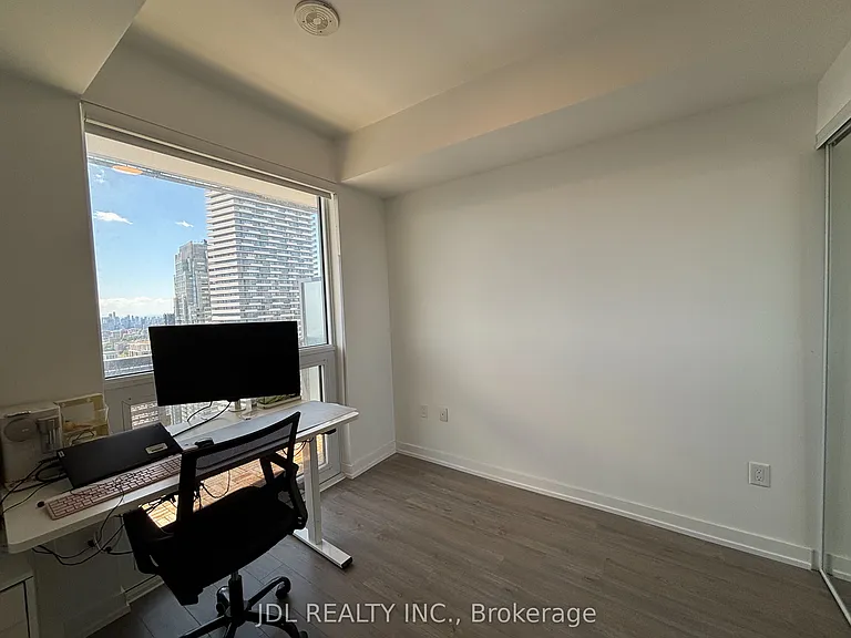 39 Roehampton Ave #3704 — Photo 9