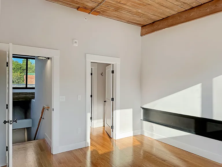 1665 Main Street — Photo 38