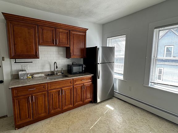 5th image of 66 Morton Ave #1