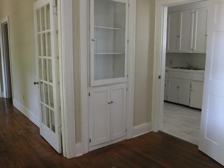 907 W Society Ave #B — Photo 4