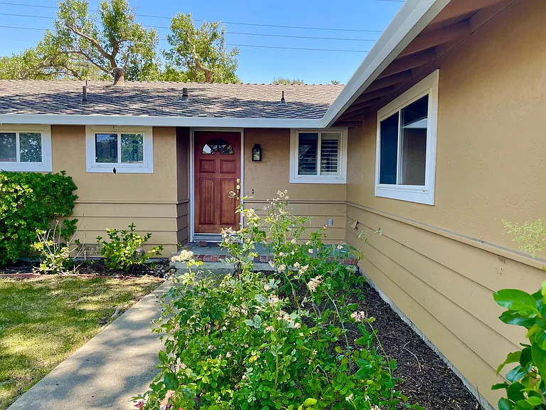212 Ludell Dr — Photo 3