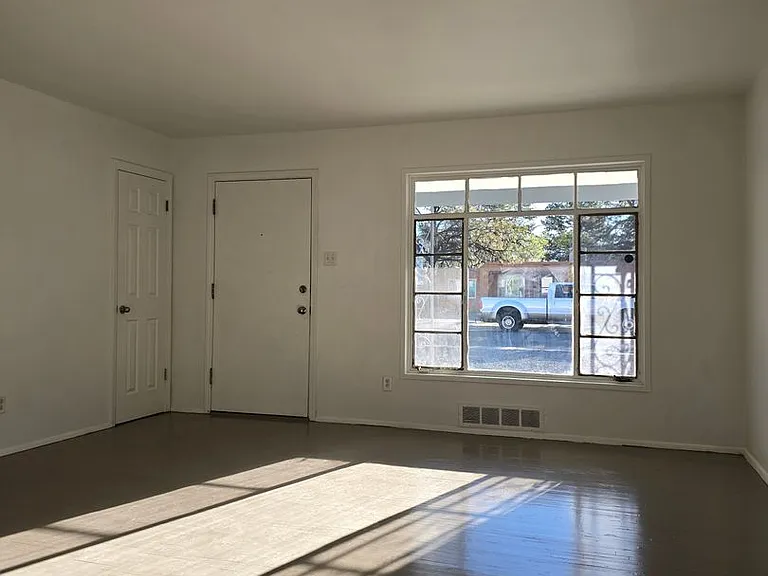 825 Monroe St NE — Photo 16