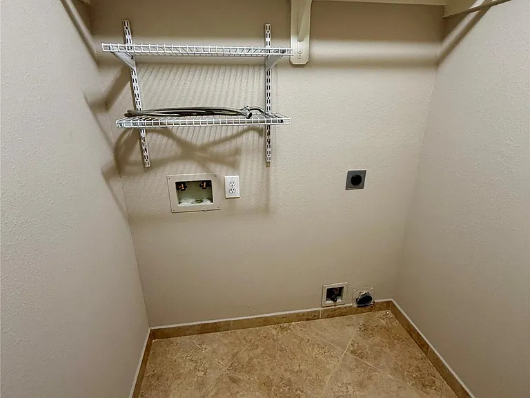3715 Lindenfield Dr — Photo 20