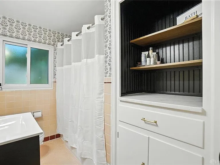 108 Napoleon Dr — Photo 17