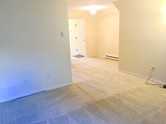 3rd image of 80 Wellington Dr