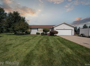 8523 Horn Rd, Fowlerville, MI 48836