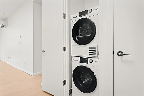 Laundry, photo 1