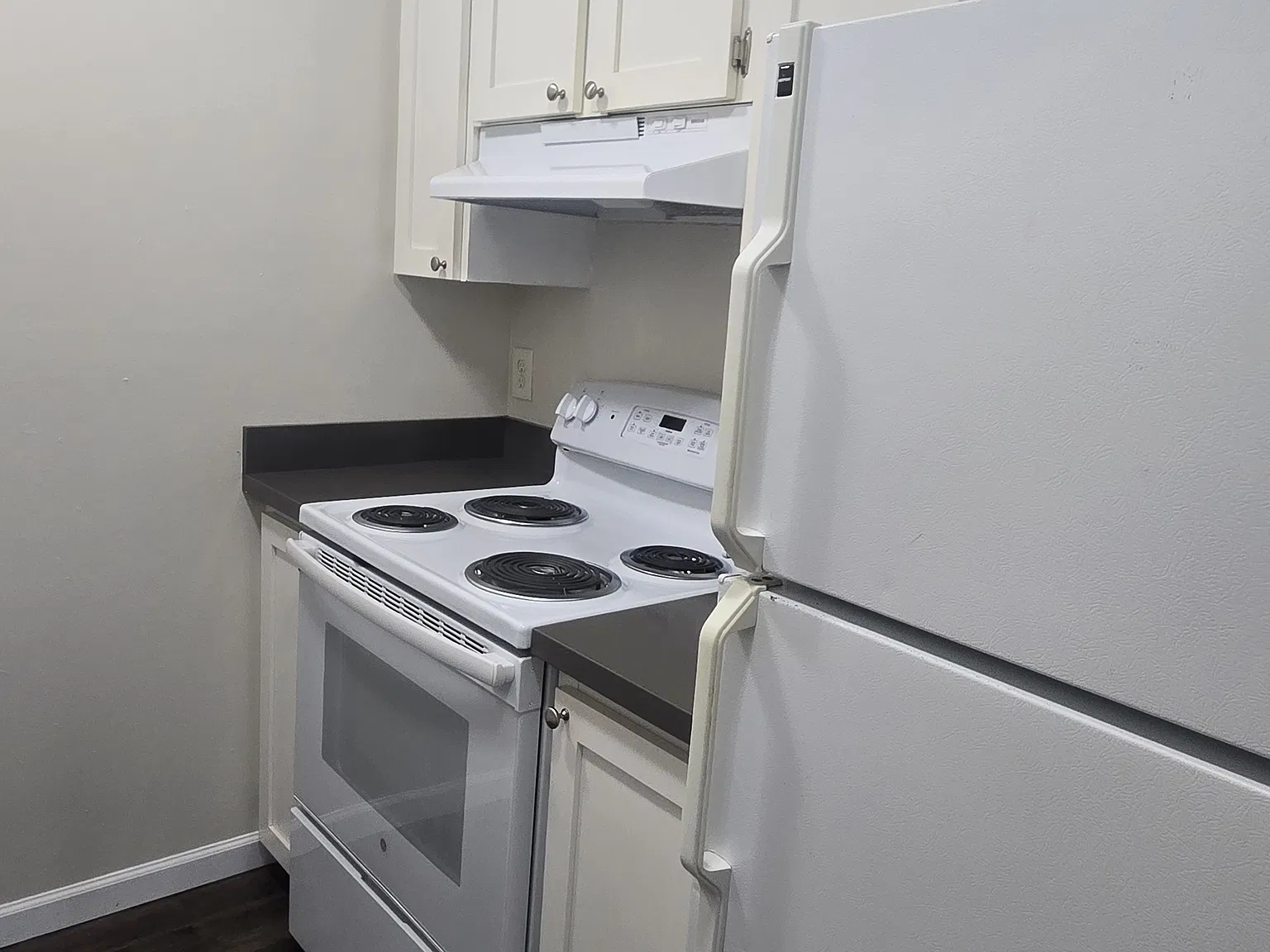 Emerald Place Apartments — Photo 3