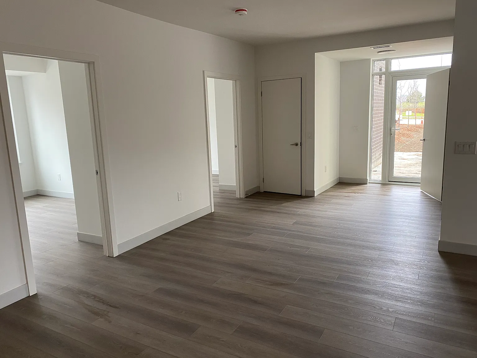 Apartment for rent 37 Antrim Crescent — Photo 3