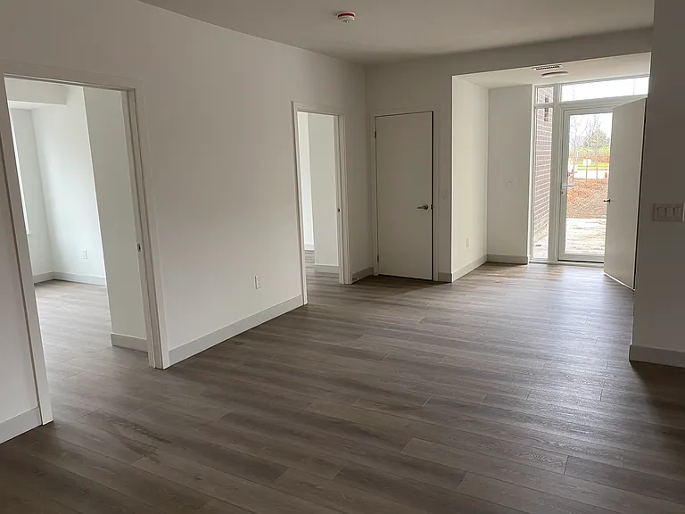 37 Antrim Cres #202 — Photo 3