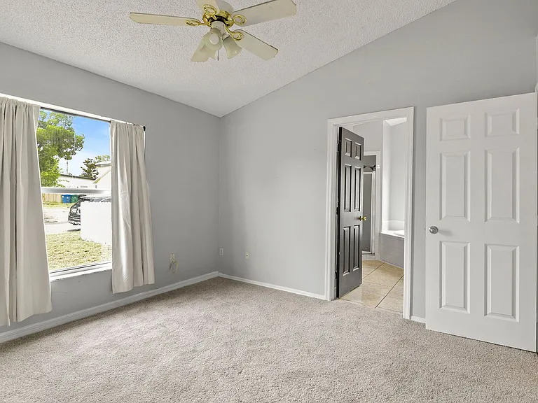 301 S Capen Ave — Photo 16