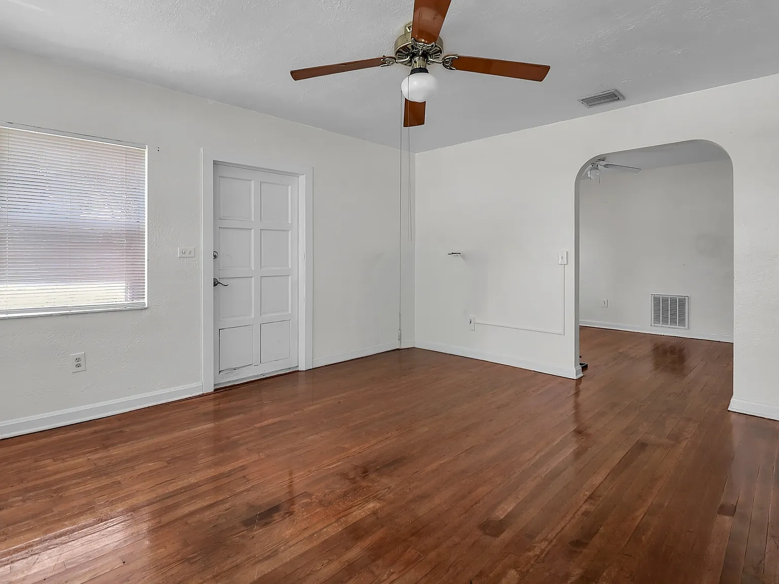 2 bed, 1000 sqft, $1,600 — Photo 4