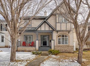 155 W Somme Mnr SW, Calgary, AB T2T 6J3