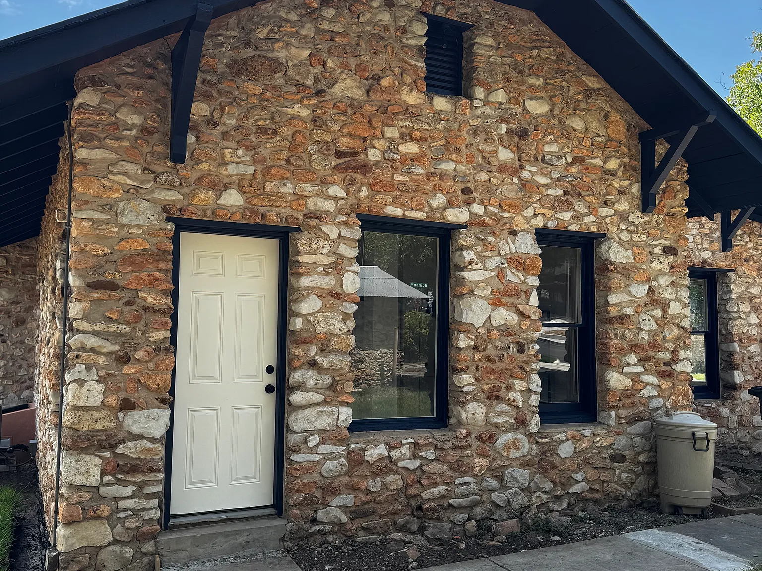 2 bed, 1200 sqft, $2,000 — Photo 3