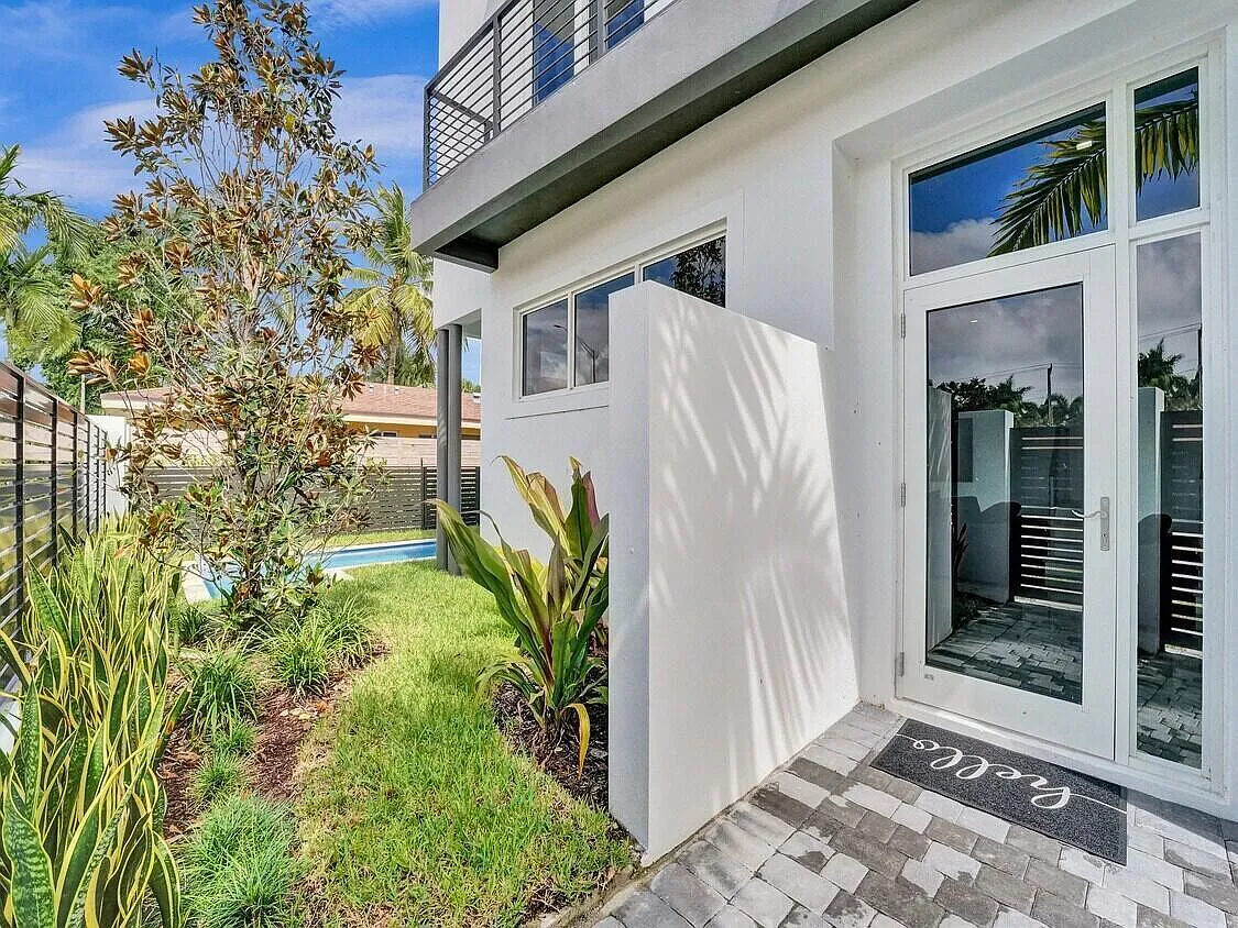 5 bed, 3.5 bath, 3186 sqft, $8,000 — Photo 4