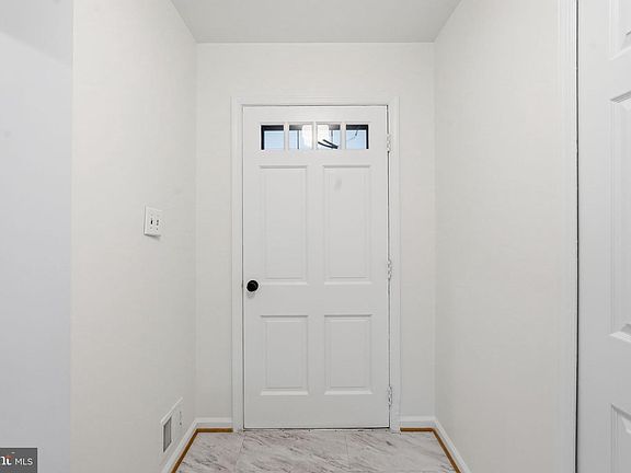 4th image of 1827 Abbotsford Dr