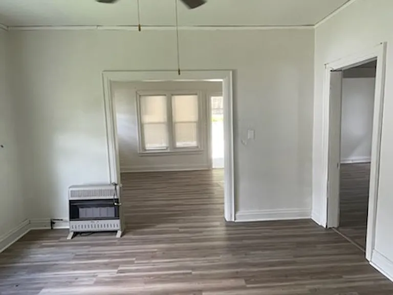2333 Washington St W — Photo 3