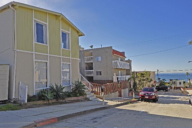1st image of 140 33rd St