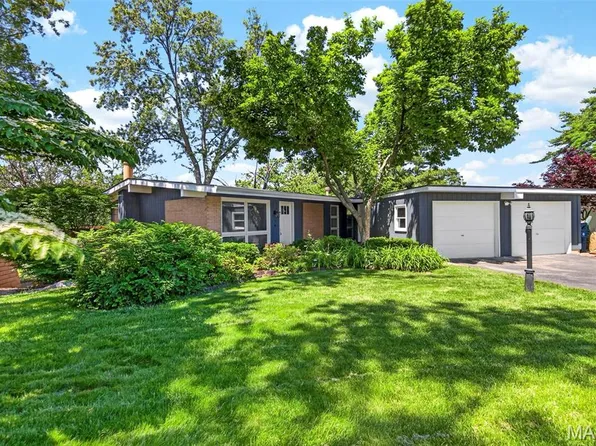 79 Willow Brook Dr, Saint Louis, MO 63146