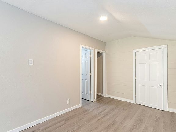 5th image of 315 Thomas Jefferson Dr #B