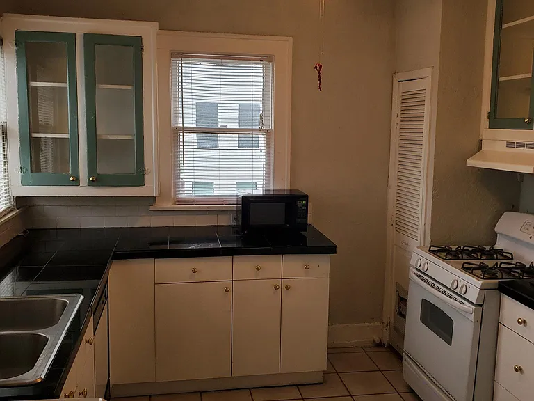 2111 N Fitzhugh Ave — Photo 10