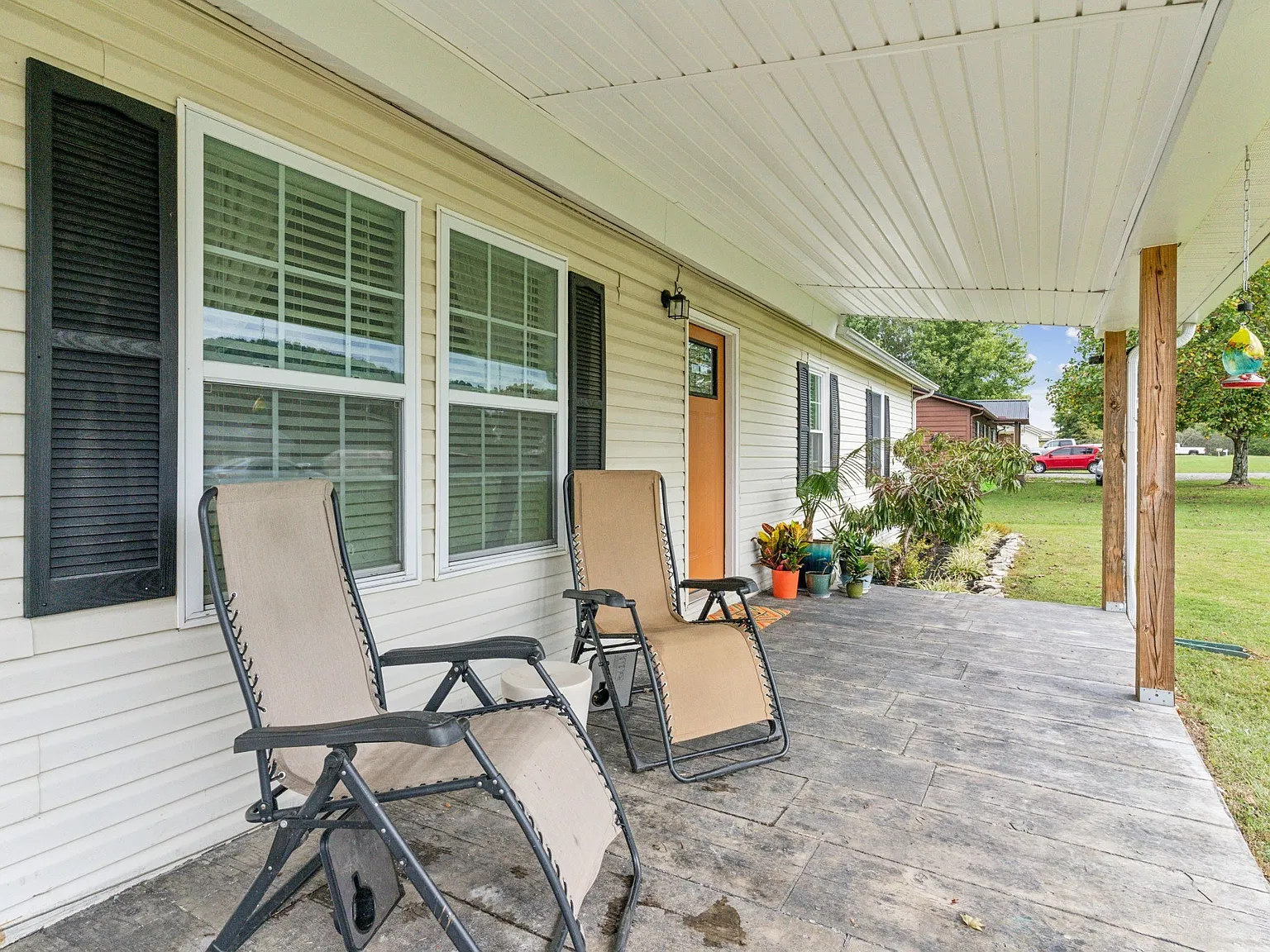 3 bed, 2.0 bath, 1640 sqft, $2,200 — Photo 4
