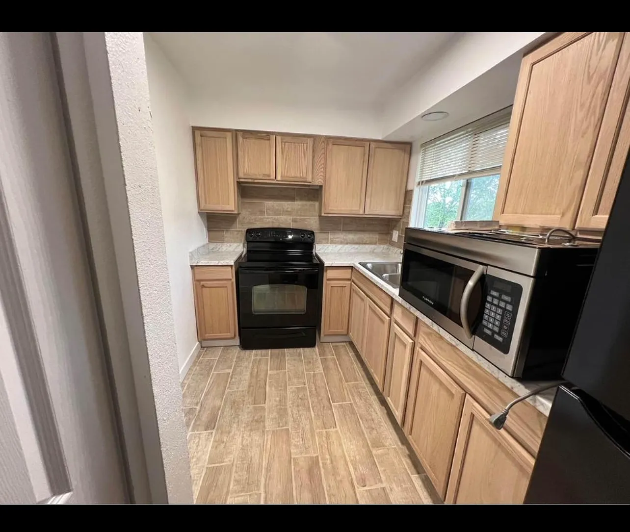 3 bed, 900 sqft, $1,700 — Photo 4