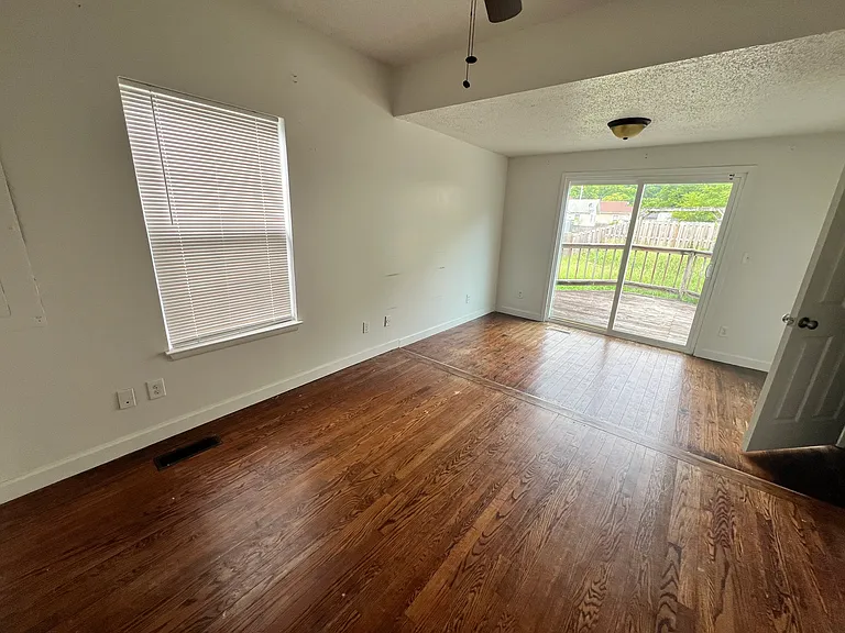 805 Mountain Creek Rd — Photo 5