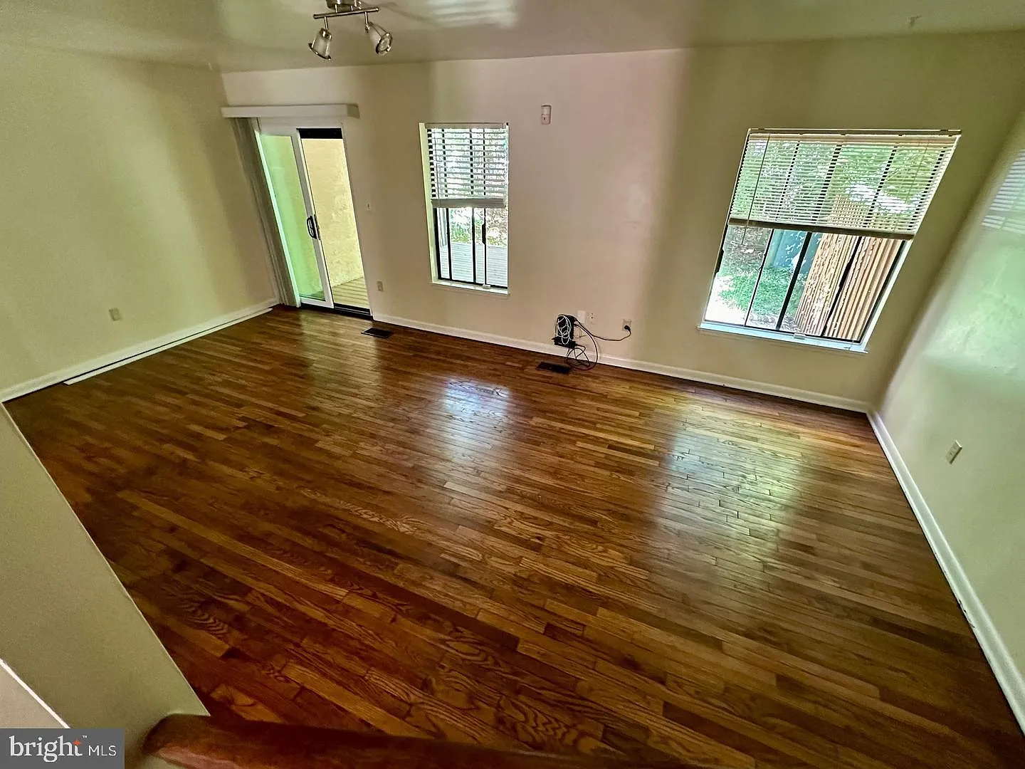 4 bed, 4.0 bath, 2051 sqft, $2,995 — Photo 3