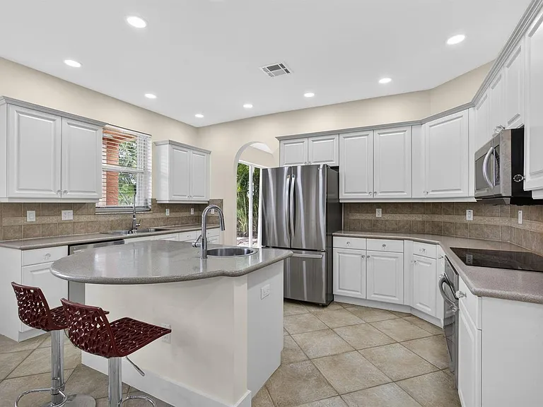 1724 Annandale Cir — Photo 31