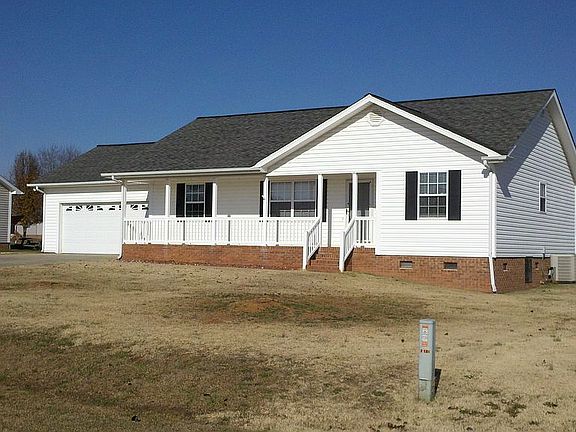 3rd image of 108 Hayworth Ln