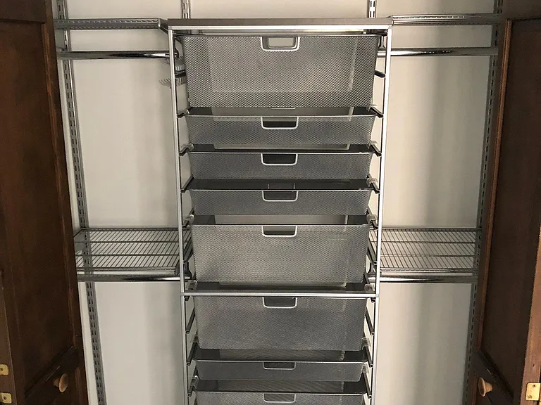 2nd Bedroom Closet built-in Rack