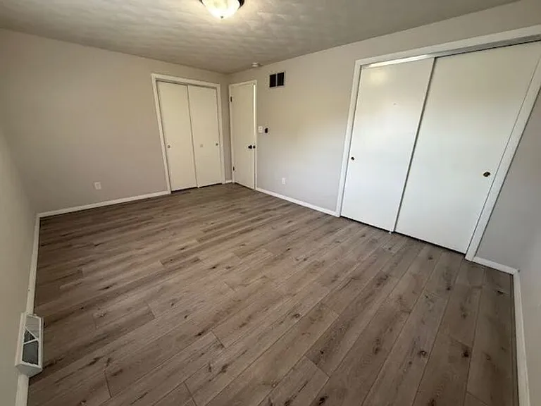 1105 E Samuel Ave — Photo 11