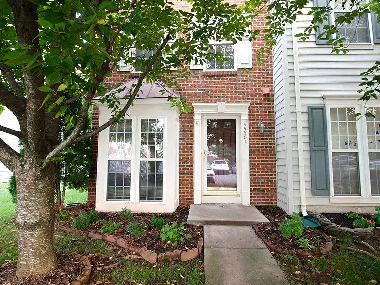 44501 Potter Ter — Photo 1