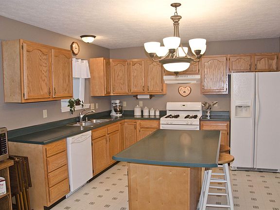 4th image of 203 Trowbridge Dr