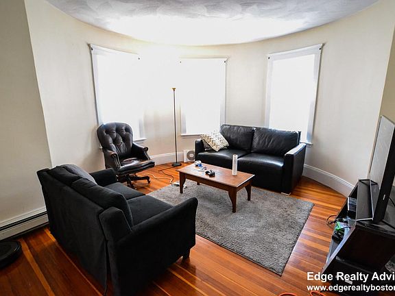4th image of 27 Turner St #3