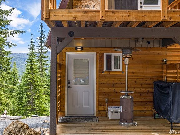 Covered entry to Main Cabin