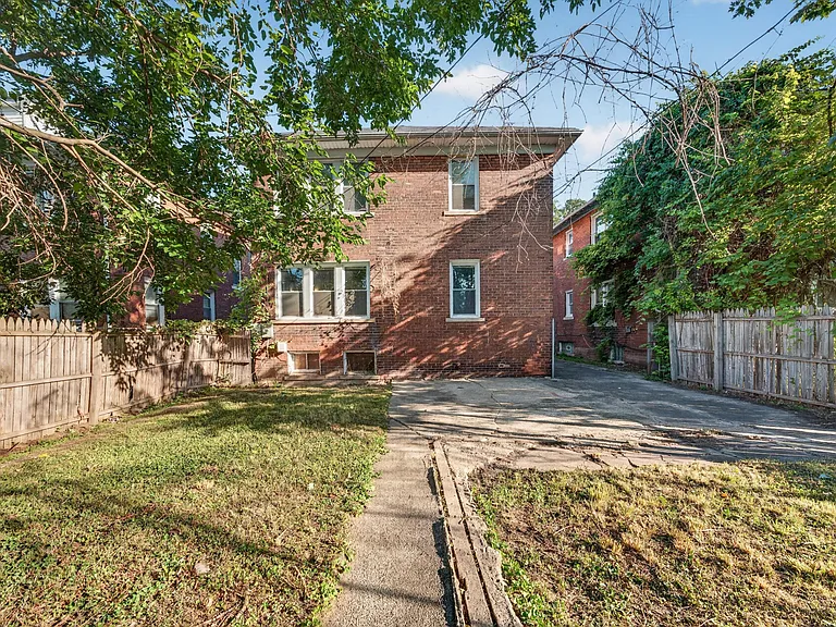 2025 Calvert St — Photo 37