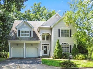 40 Lexington Way N, Milford, CT 06461