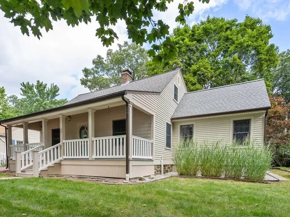 15 Westbrook Rd, Worcester, MA 01602