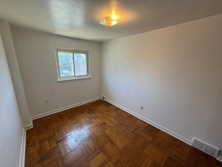 1538 Forrester Ave — Photo 9