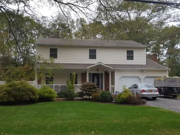 94 S Washington Ave, Centereach, NY 11720
