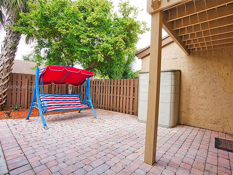 8015 SW 21st Ct #8015 — Photo 6