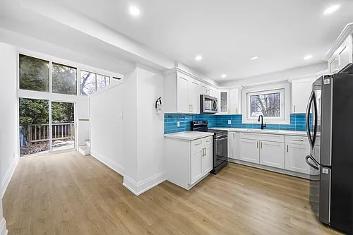 2294 Lake Shore Blvd W Photo 1