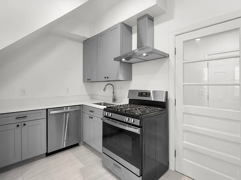 138 Maryland Park Dr — Photo 29