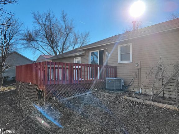3rd image of 2304 Maple Blvd