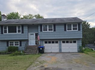14 Bellmore Dr, Poughkeepsie, NY 12603